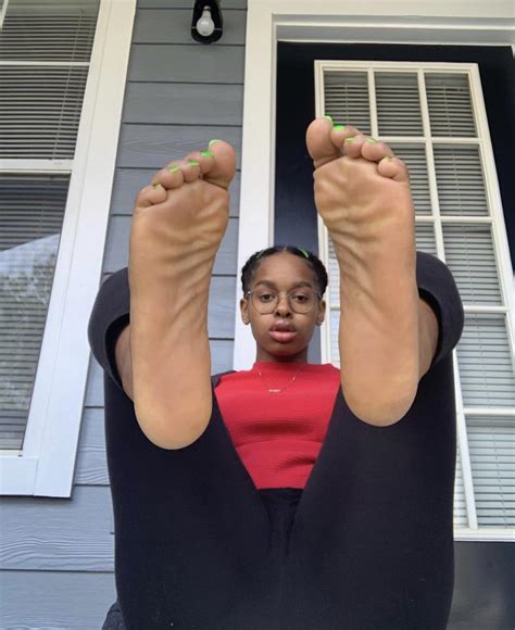 ebony love her feet|Love Her Feet Ebony Porn Videos 